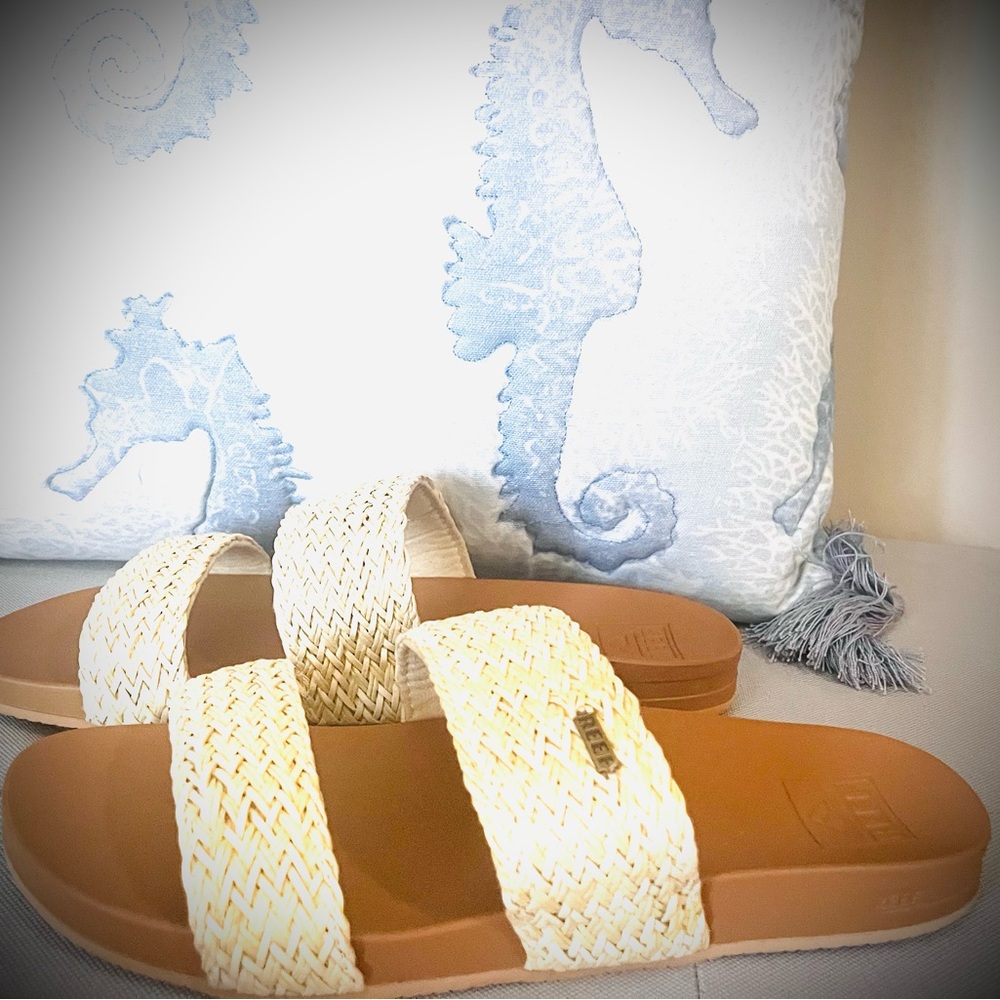 New, Women’s size 9 Reef Vista Cushion Braid Sandal